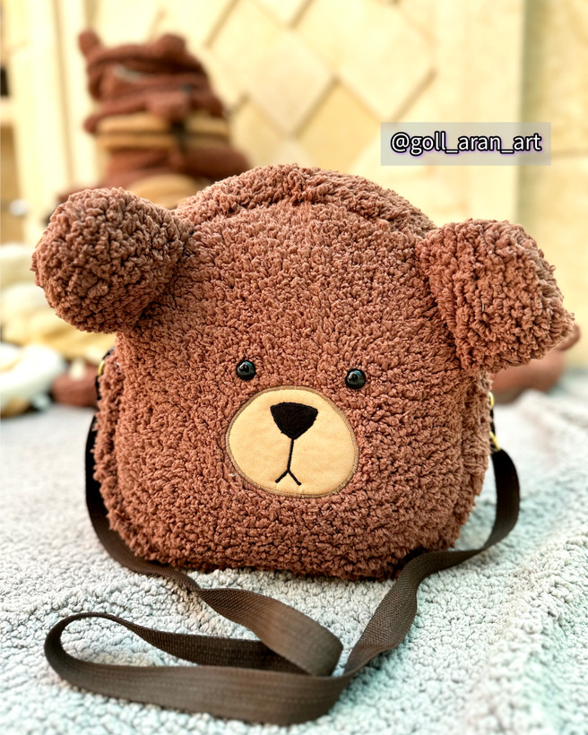 کوله پشتی تدی ایستاده